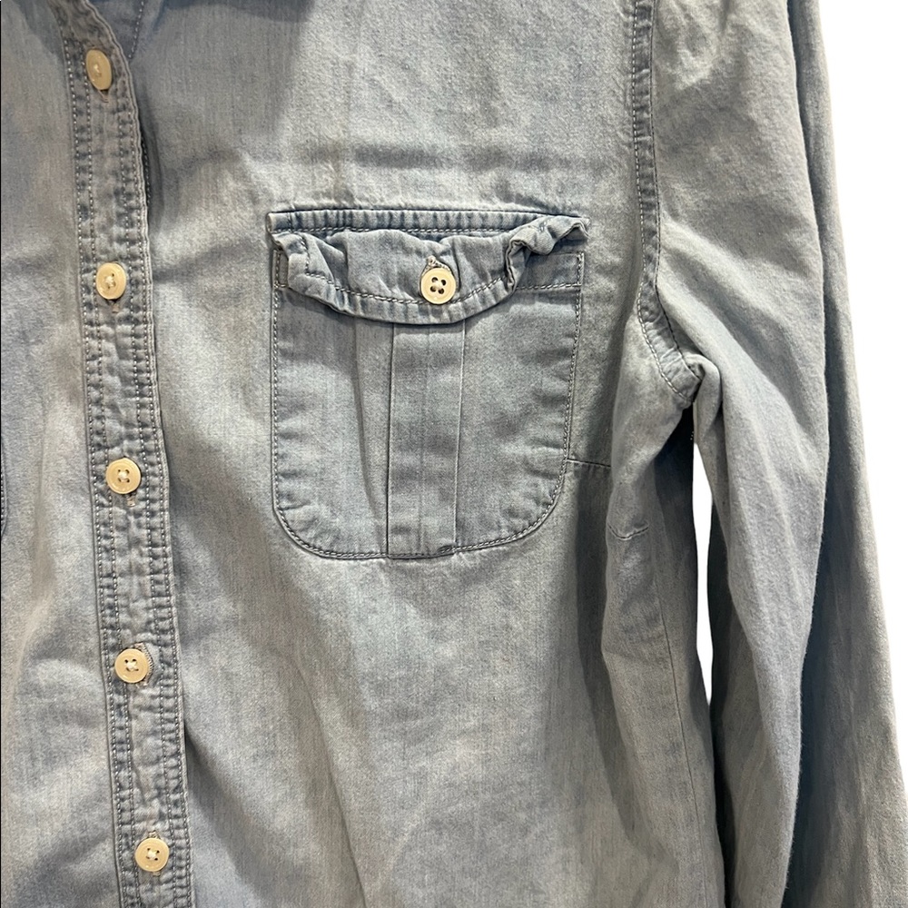 Womens Lucy & Laurel long sleeve light chambray button down shirt - Picture 2 of 4